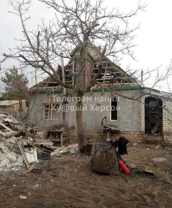 shelaguia's tweet photo. En el sector sur del frente, las Fuerzas Armadas de Ucrania bombardearon el sanatorio Gopri en Golaya Pristan y edificios residenciales en Zuryupinsk (Aleshki) . Hay bajas entre los civiles. https://t.co/rDD97EflV5