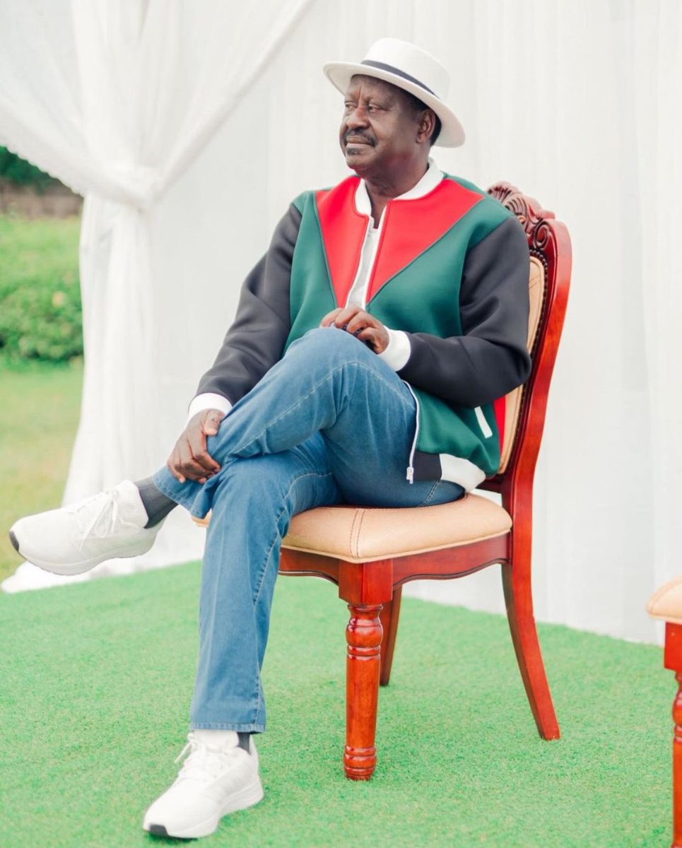 Jeshi_LaBABA's tweet photo. Happy Blessed Birthday Jakom..BABA @RailaOdinga https://t.co/UYxKRaGwR7