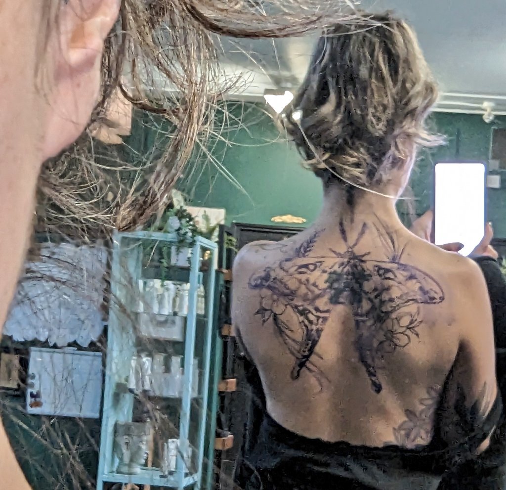 rinni_'s tweet photo. Pre-6 hr sitting yesterday

...waking up this morning: I sometimes question my life choices 🤣

#NoPainNoGain #FreshInk #HerculesMoth #TrueToSize https://t.co/V1vlKJXlEE