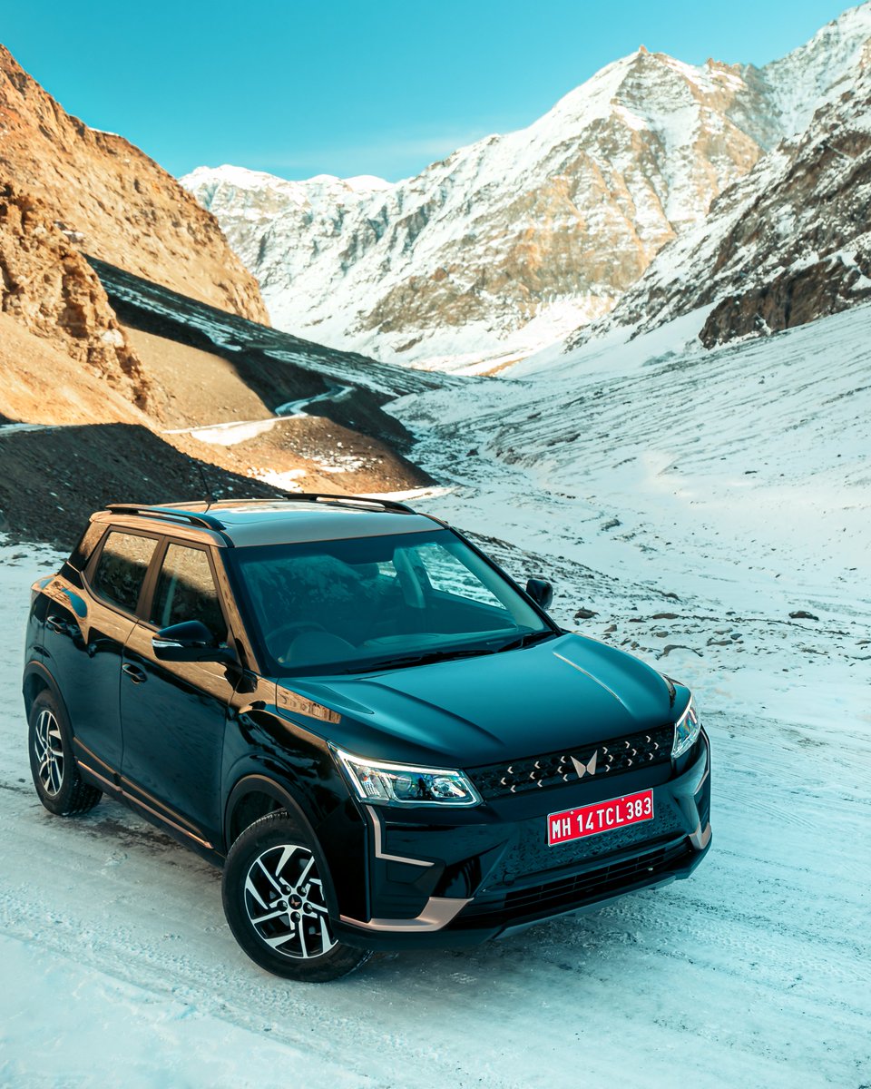 autocarindiamag's tweet photo. The @Mahindra_XUV400 now holds a new record for covering the maximum distance in 24 hours in sub-zero temperatures. The drive started from Kyelang in Himachal Pradesh and lasted for 751km. https://t.co/UJJyEmv67o