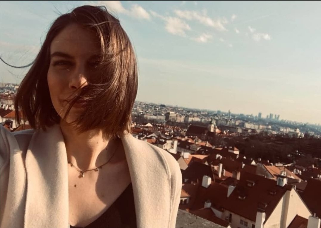 Happy birthday to Lauren Cohan <33 
