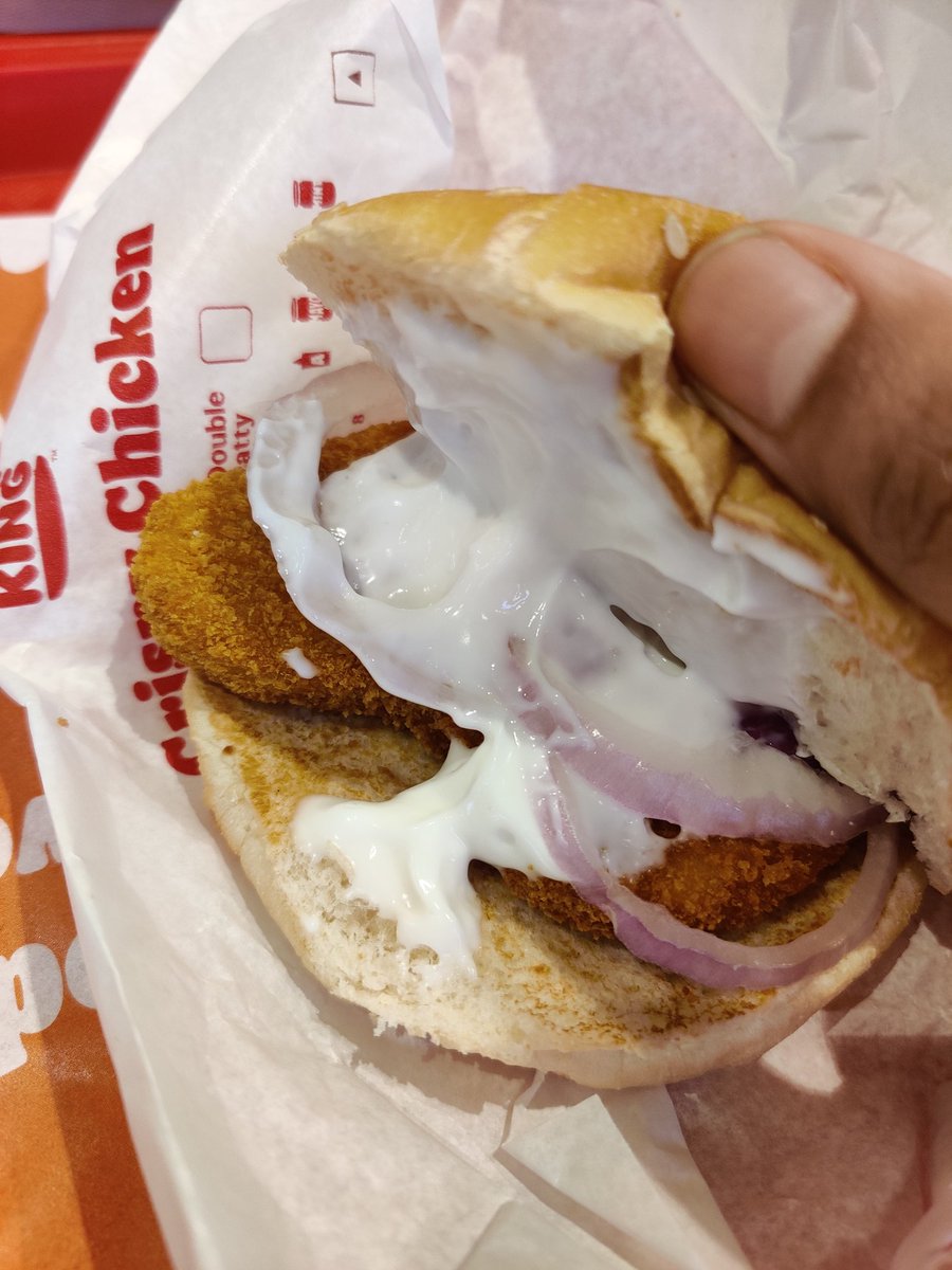 neharay22's tweet image. Do you seriously call this a burger? @BurgerKing 🤢🚮
Maybe it's my fault for expecting this to be as good as @McDonalds @mcdonaldsindia
Up your game or shut down please.
#angrycustomer #India #dissapointed #burgerking #McDonalds #absolutetrash #icouldhavemadethismyself