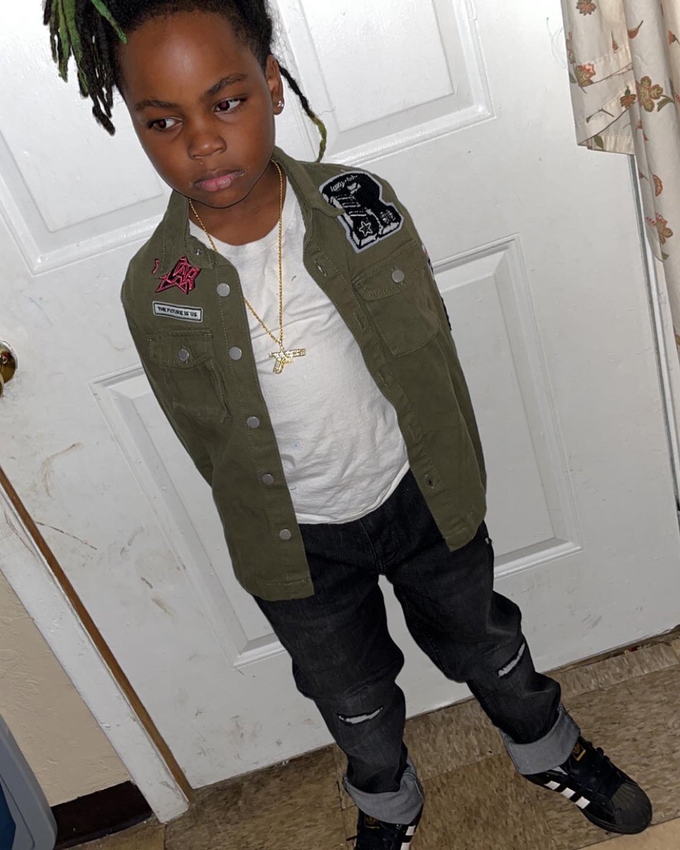 envie_mula's tweet photo. I son that boy, MY HEARTBEAT 💙💜💚🔥🔥 https://t.co/f9RVKprtYD