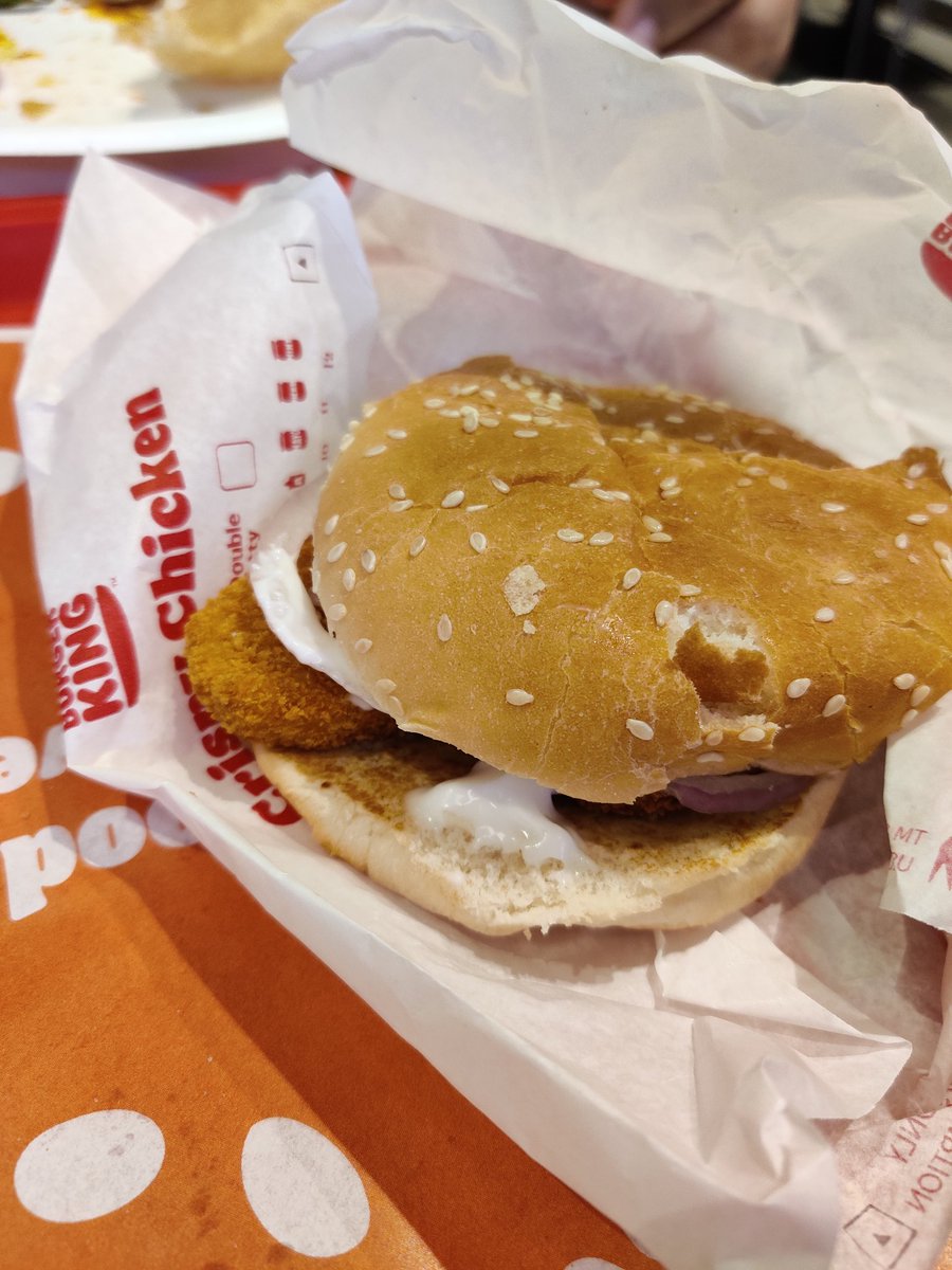 neharay22's tweet image. Do you seriously call this a burger? @BurgerKing 🤢🚮
Maybe it's my fault for expecting this to be as good as @McDonalds @mcdonaldsindia
Up your game or shut down please.
#angrycustomer #India #dissapointed #burgerking #McDonalds #absolutetrash #icouldhavemadethismyself