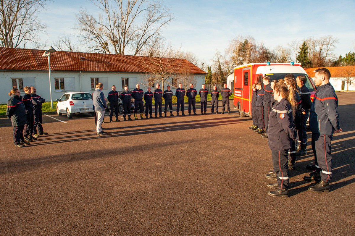 SDIS_89's tweet photo. ✅ Accueil des nouvelles #Recrues au #CFD par le #PCASDIS89, @BonnefondCh89 & le #DDA89, le Col @GuichardNihou.
👩🏻🚒Présentation du @SDIS_89 & de son organisation, avant 1 remise officielle de l’#Écusson du Corps départemental des #Pompiers du @Departement89. Bienvenue chez nous ! https://t.co/oXzEppt2Vr