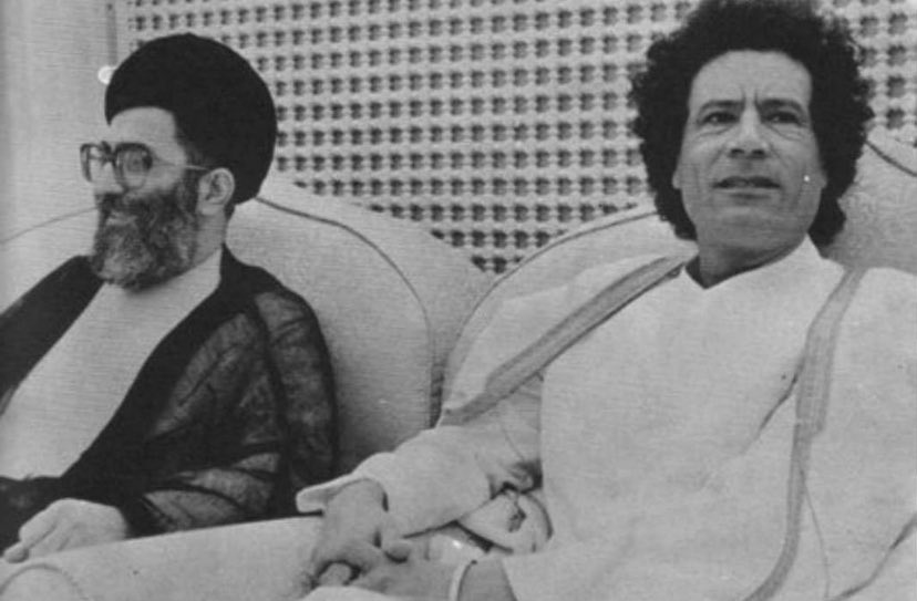 Mojtabapacino's tweet photo. اگه با اعدام و کشتن میشد جلوی سقوط رو گرفت، قذافی الان کنارت بود.
توام به‌زودی عاقبتت میشه مثل رفیقت
#مهسا_امینی https://t.co/9XOgzaFbOd