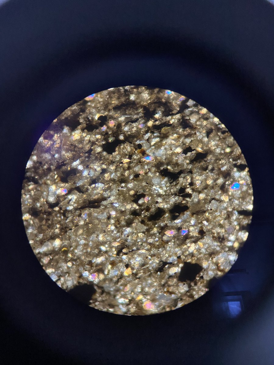 JenniferMHewitt's tweet photo. Had a super cool few days in Cambridge learning how to make thin sections for my masters project 🪨🔬 Massive thanks to @sedsnstroms for being the the best host/teacher/tour guide!! https://t.co/OU97VDwjuw