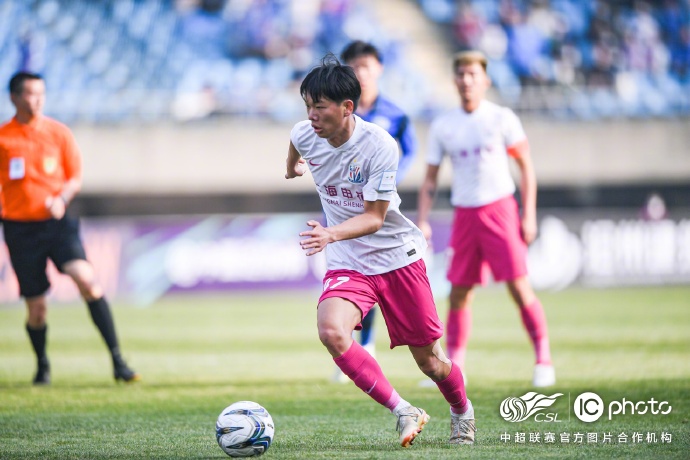 Superligachina's tweet photo. #CopaCFA #Cuartos| Un joven Shanghai Shenhua vuelve a derrotar sin problemas 0 : 2 (Fei Ernanduo 🇨🇳 &amp; Yang Zexiang 🇨🇳) a un Cangzhou con muchos suplentes y ya esta en semifinales! https://t.co/jWRt2pzOkF