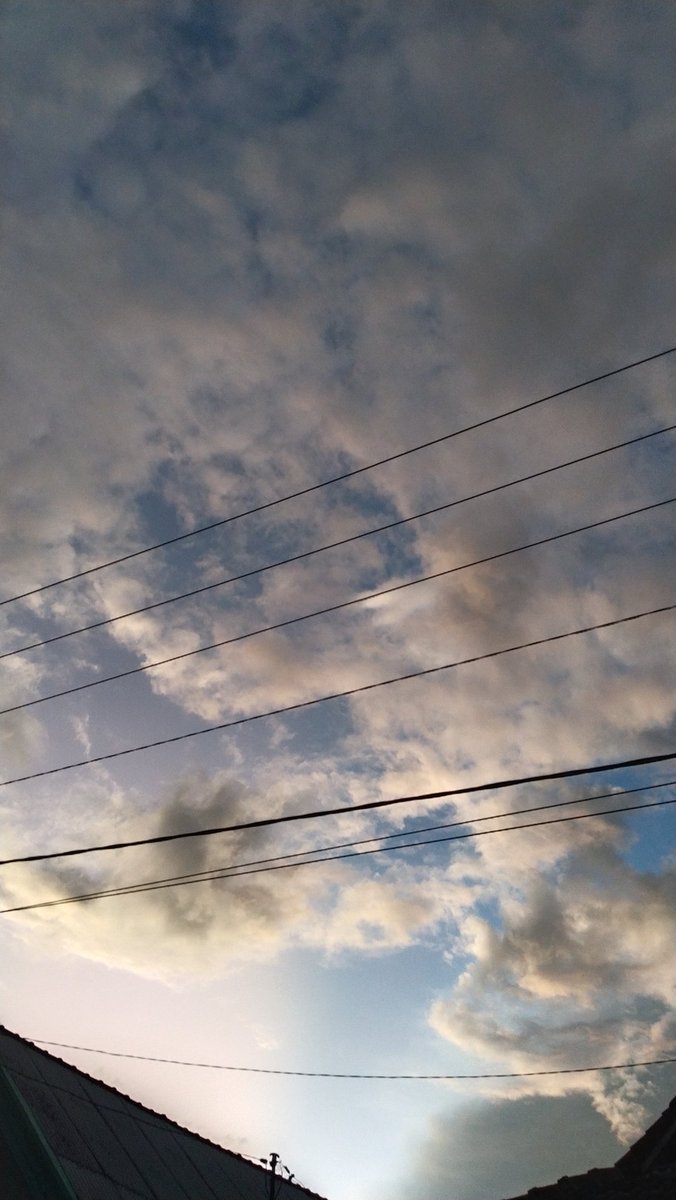 EndangMayy_'s tweet photo. meskipun saya pecinta sunrise tapi ini langit sunset bener bener indah bgttt masyaallahhhhh🥺 https://t.co/DZFAhKoXj7