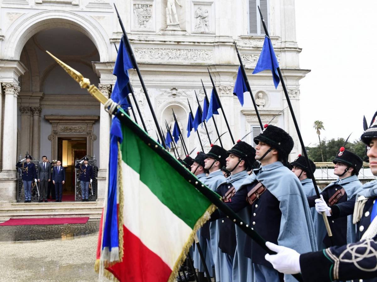 Il 7 gennaio 1797 nasceva il Vessillo nazionale della Repubblica Italiana! Oggi insieme a tutti voi e nel rispetto di chi ci ha preceduto, onoriamo la nostra amata Bandiera nella giornata nazionale del #Tricolore 🇮🇹

#EsercitodegliItaliani #Italia