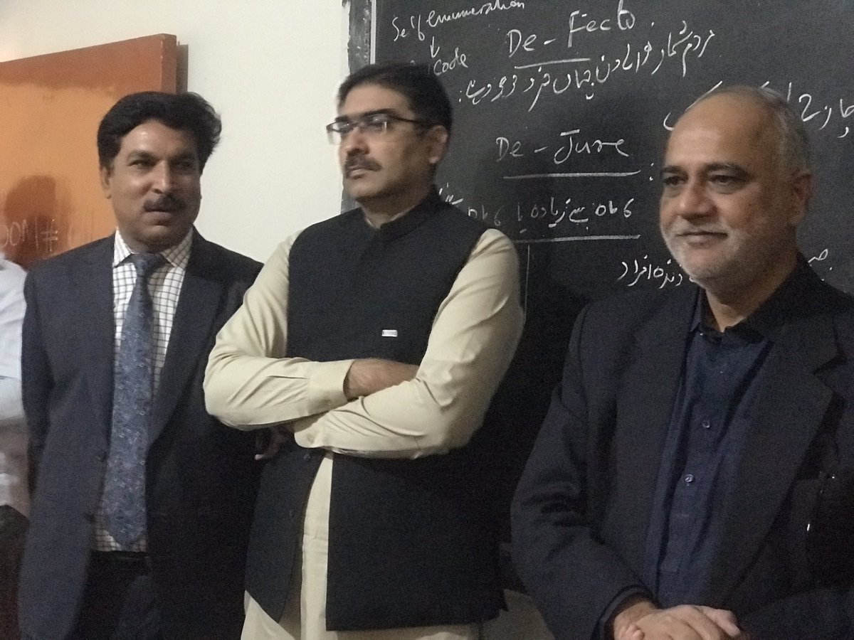 SindLg's tweet photo. Special Secretary Local Government Sindh Usman Moazzam and Chief Census Commissioner Pakistan Naeem ul Zafar visiting training center the of Enumerators. Additional Chief Secretary LG Sindh Syed Najam Ahmed Shah is the focal person for Census Sindh.#ACSLGSindh #Census2023 https://t.co/kAQylfwb4m