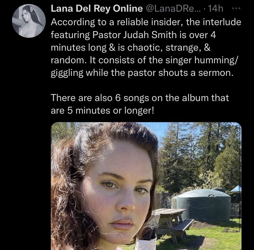CinamonSluh's tweet photo. Lana Del Rey being chaotic, strange and random? This is UNHEARD OF! https://t.co/R3Aip92JHO