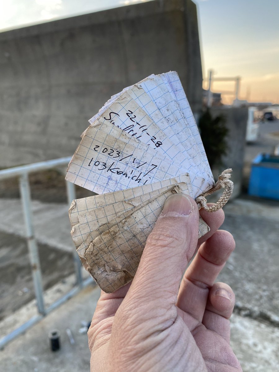 今日は2F1D。
地元周りで片貝漁港のバンクシー？のところのキャシュへ。
見つけられましたが、ログが傷んできてました。
#geocaching #ジオキャッシング