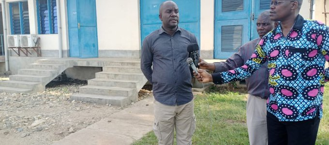 Ikiriho's tweet photo. #Burundi A la @Regideso_bdi, le Directeur Eau constate que de par leur topographie (basse altitude), les localités les plus touchées sont les plus privilégiées dans l'approvisionnement en eau potable, contrairement à "la zone rouge" comme #Winterekwa, #Kamesa, #Kajiji, #Mirango https://t.co/Umbf2kEM8p