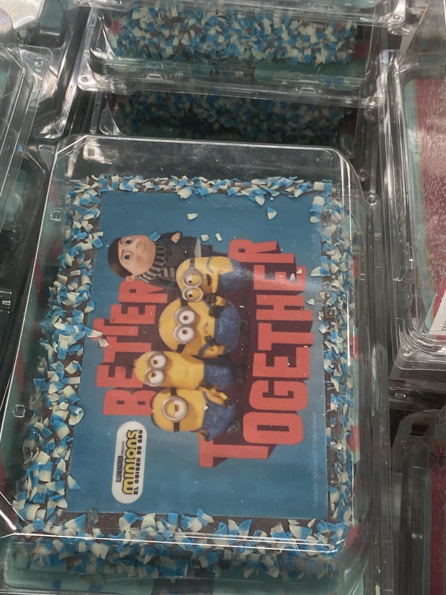chuuporro's tweet photo. LA TARTA DE CUMPLE DE LUSTRES 😍 https://t.co/orzROx2lBh