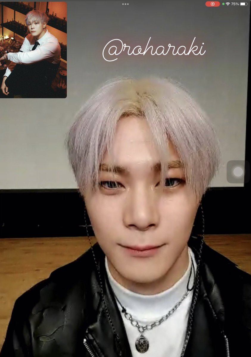 roha_raki's tweet photo. 230107 Apple Music Videocall

Cause my heart starts beating triple time🫠
With thoughts of loving you on my mind❤️

#아스트로l #ASTRO #문빈 #MOONBIN #ムンビン #윤산하 #YOONSANHA #SANHA #ユンサナ https://t.co/44tBKGf9Ge