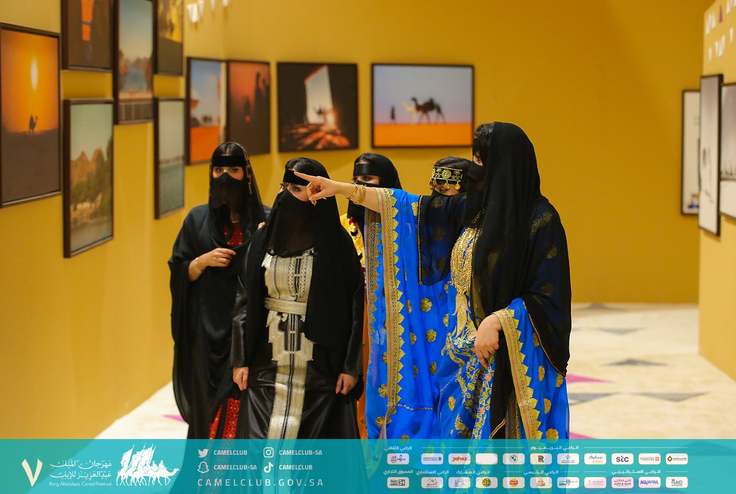 بأزياء تراثية مالكات الإبل المشاركات في شوط الأميرة نورة في منصة همة طويق