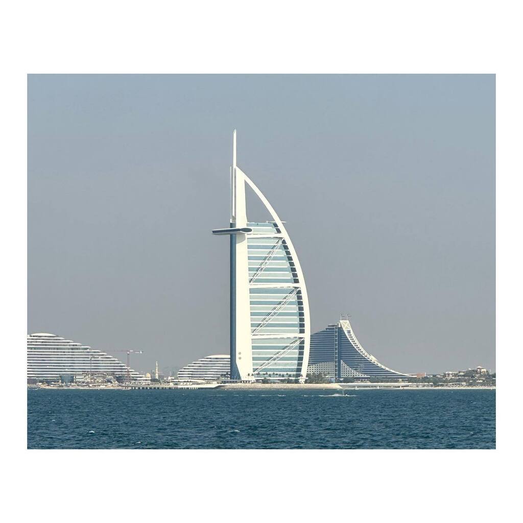 m_celotti's tweet photo. Il Burj Al Arab #burjalarab è l'albergo più lussuoso di Dubai. Dall'iconica forma a #vela, è costruito su un'isola artificiale al largo della spiaggia di #Jumeirah.
.⁠
.⁠
.⁠
.⁠
.⁠
.⁠
.⁠
.⁠
#dubai #dubaimarina #architecture #building #architexture… https://t.co/HHq5S7YPMK https://t.co/PZ1TQibLqf