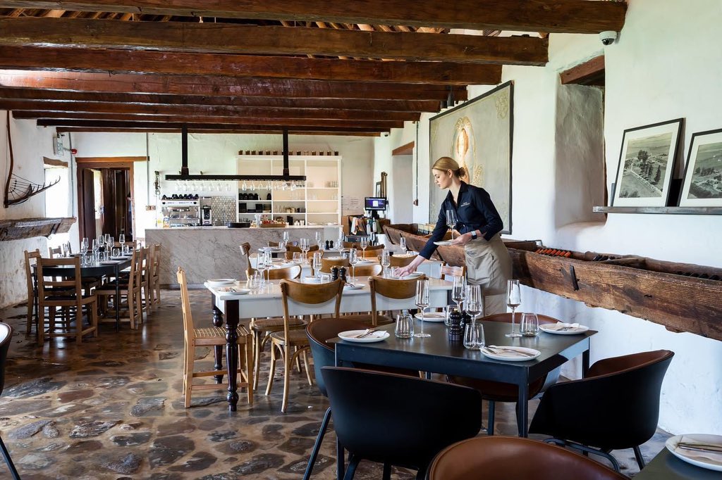 phesantekraal's tweet image. Situated in a stable built in 1767, the restaurant oozes old charm with a subtle modern flair
Enjoy our contemporary menu prepared by passionate Chefs, complimented by a glass of elegant Groot Phesantekraal wine
#dinedurbanville #insideguide #durbanvillewinevalley #eatoutguide