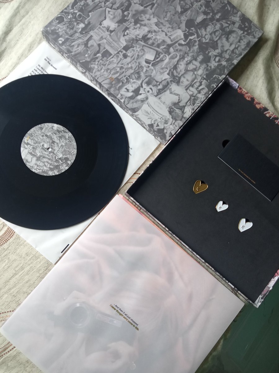 yeonsoocart_'s tweet photo. Wts lfb

The album jp ver b-500 unsealed cd
The album jp ver c-500 dent 

Extra Japan albums 

R vinyl -1600
Ktl 250 

Dop:march 20 2023 https://t.co/2l31ujoudU