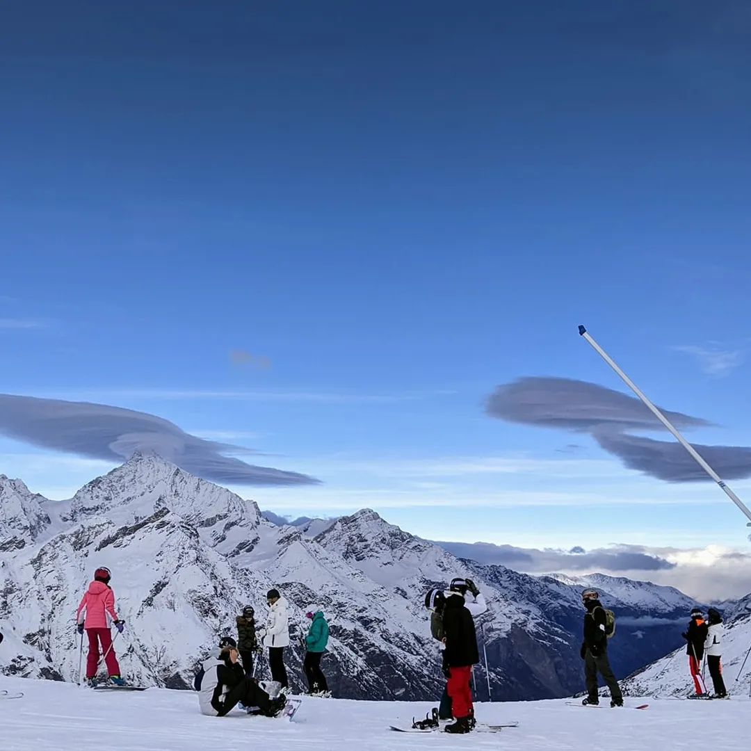 TheSkiClub's tweet photo. Adventure (and snow) is out there! 

Fresh from resort we bring you some ski-spiration, check in with our reps and they can help you find the best snow, restaurants, scenic viewpoints, and much more! 

#SCGB #OnSnow #ResortReps #SkiRep #Skiing #Snowsports  #SkiClubOfGreatBritian https://t.co/R1wESmSSDF