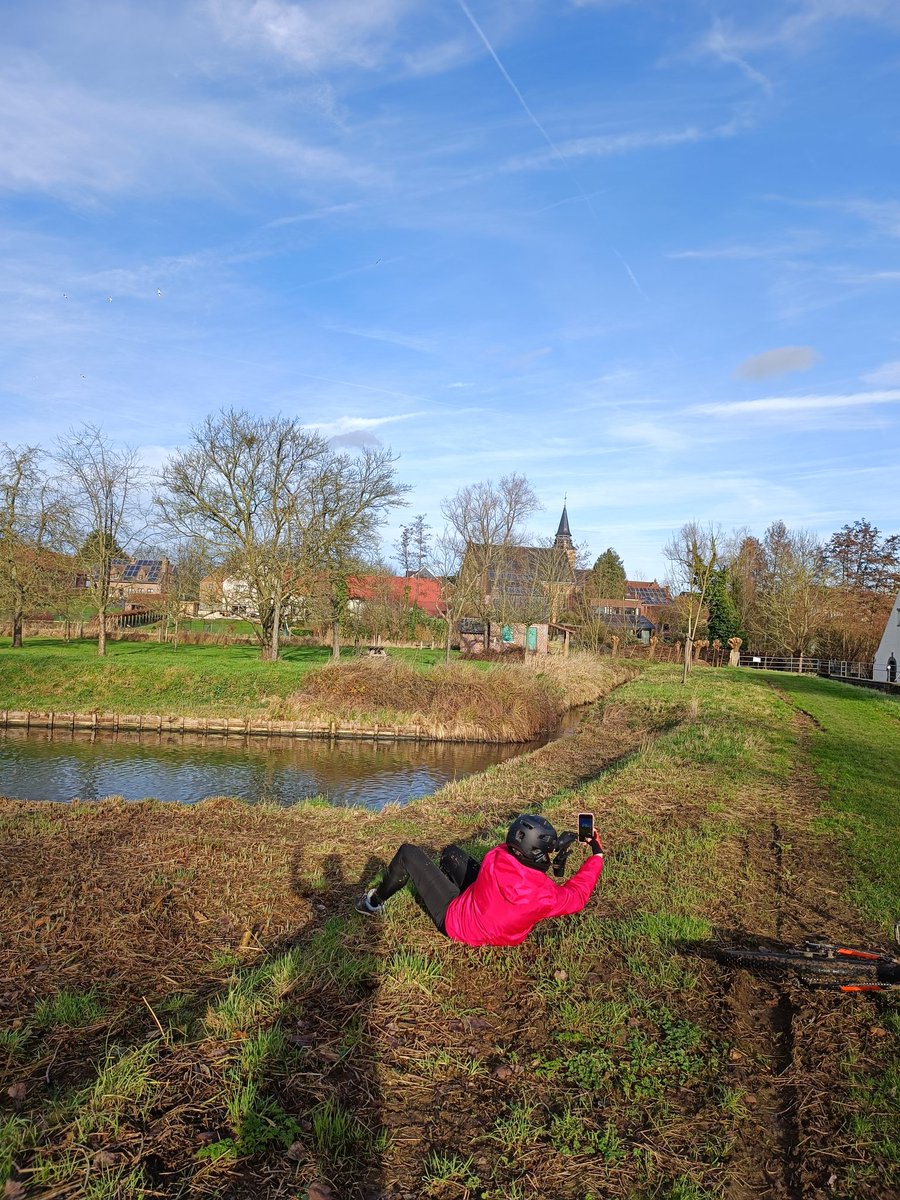 MuMuSwaenepoel's tweet photo. Voorde beste kiekjes moet je wat stoten uithalen @EMeirsch #vrtweer #schepdaal https://t.co/smDqiVDIjB