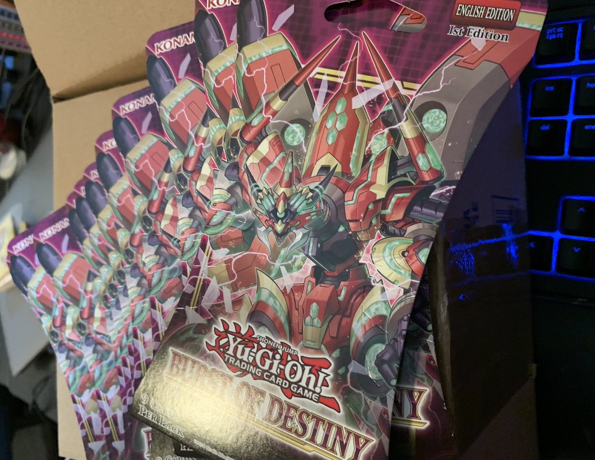 dark_silv3r's tweet photo. Unboxing a full case tonight :D at 20:00 cest on Twitch https://t.co/Op1nAQ5eKS