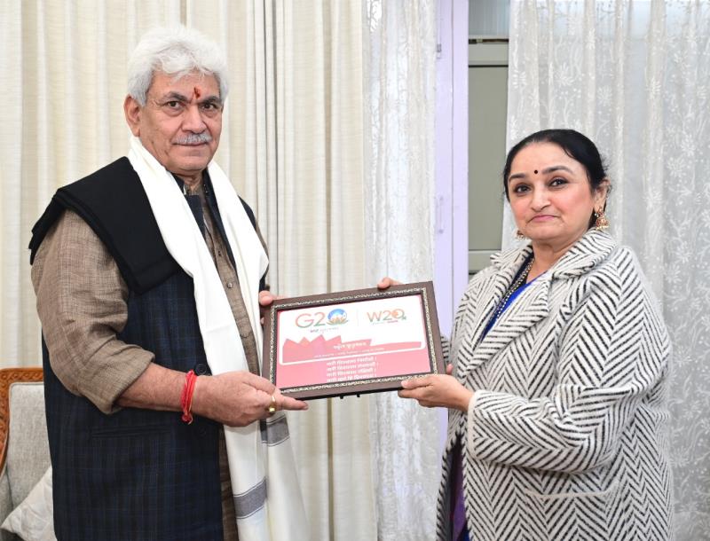 RisingKashmir's tweet photo. Dr #SandhyaPurecha, Chair, W20 #India meets Lt Governor @manojsinha_
@diprjk
@OfficeOfLGJandK
https://t.co/nvosaZcf04 https://t.co/SBjUIrxY1P