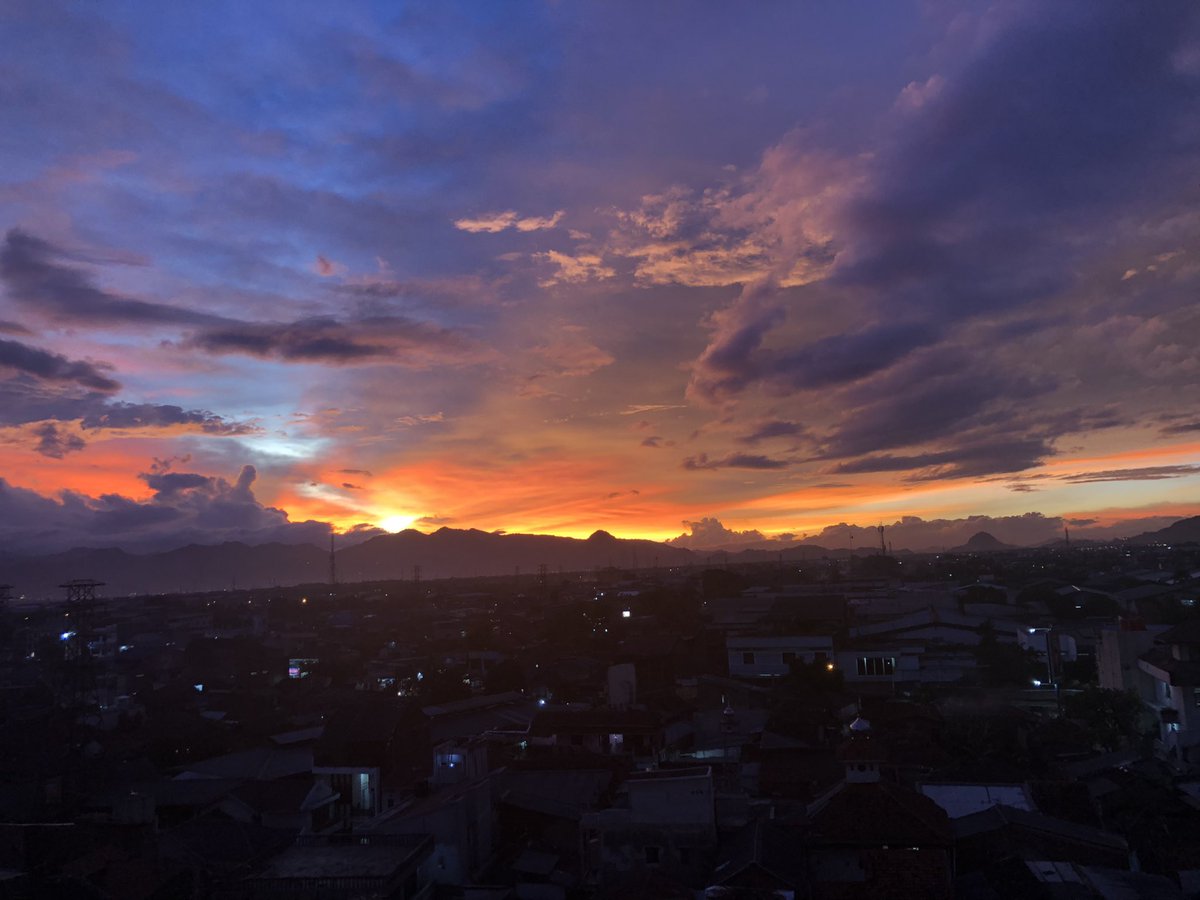 Ya Allah… cantik banget langit sore ini