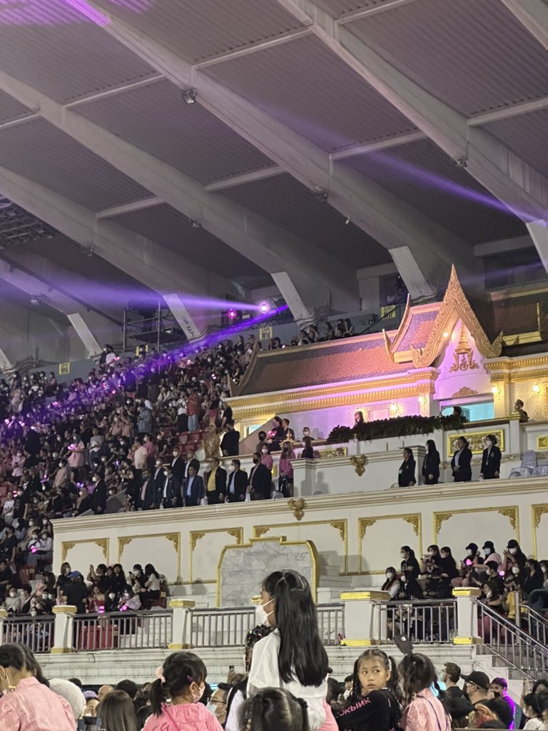 PITTHA7's tweet photo. เฉลยยยยยยย  #BORNPINKinBANGKOK #BLACKPINK_BORNPINK https://t.co/6LjQBEJQUV
