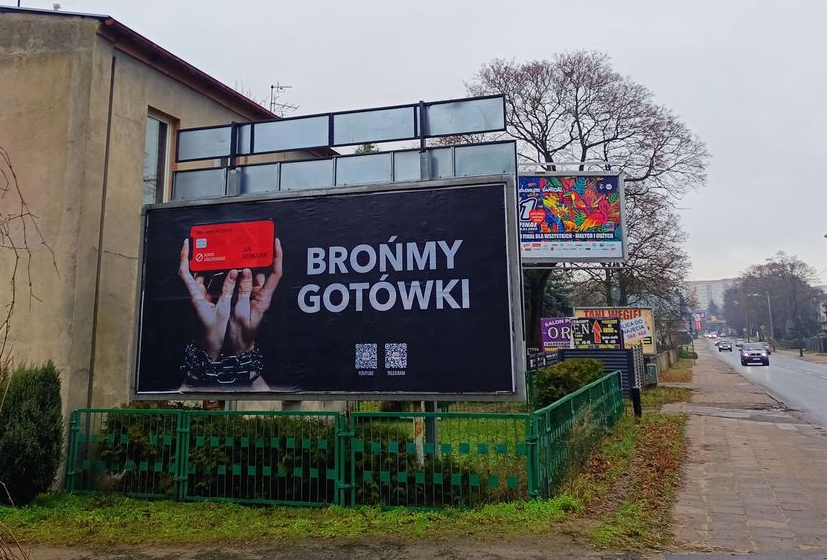 coolfonpl's tweet photo. Ktoś wie, kto to organizuje? Bo chciałem przesłać flaszkę za pomysł i wykonanie. 👍👏 https://t.co/DleeHrFpOR