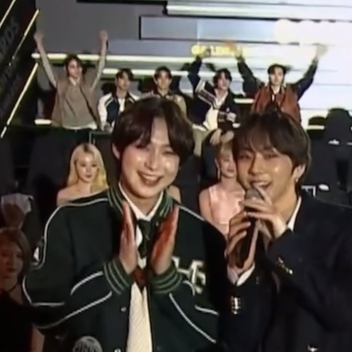 kimfox0624's tweet photo. 아 엔하이픈 귀엽다 https://t.co/VwG2cxWwKz