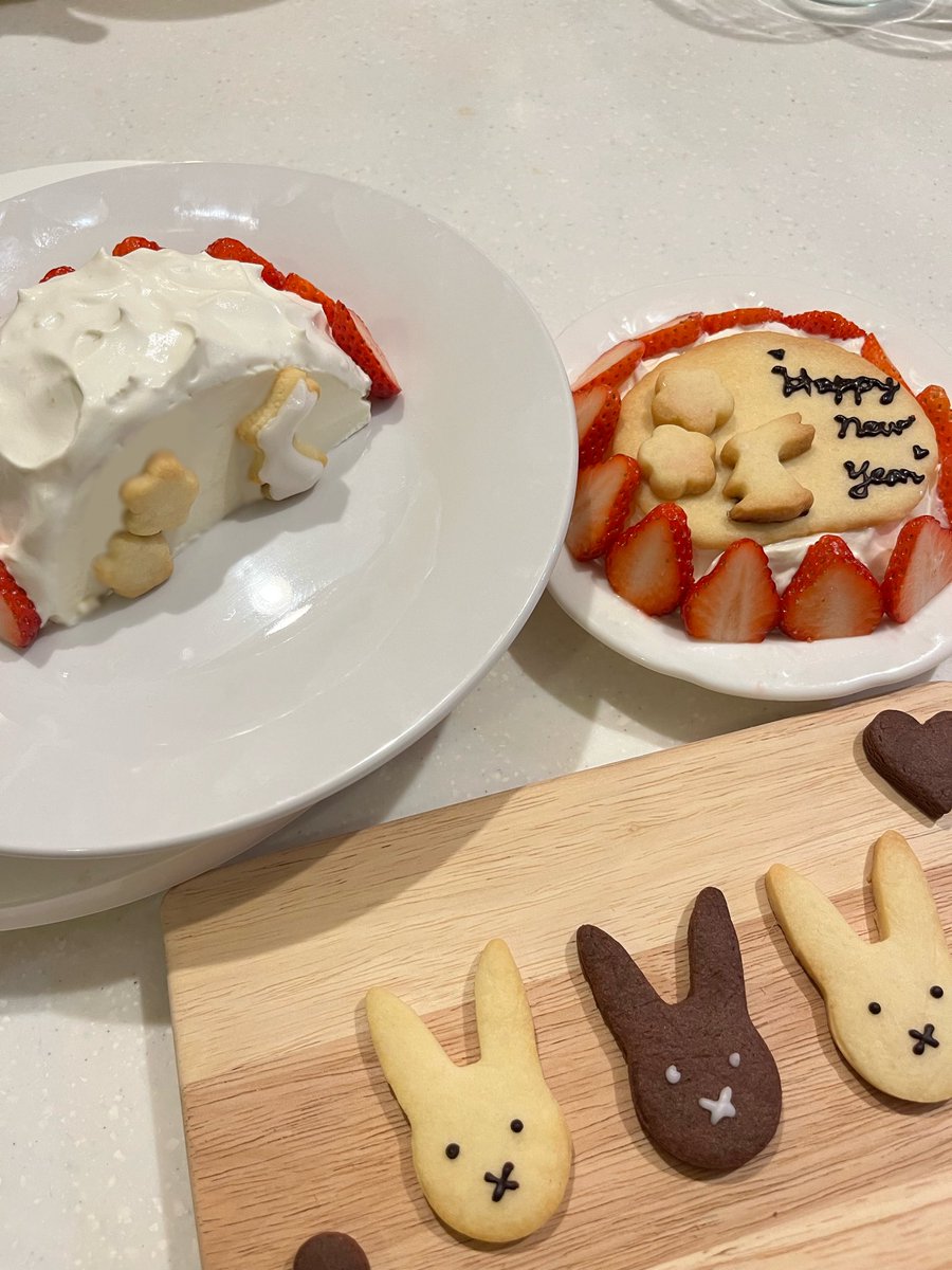 Choco__6211's tweet photo. お正月終わったけど！
あけましておめでとうございます♡♡
うさぎのクッキー可愛くできた！！

  #HappyNewYear2023  #うさぎ
  #チーズケーキ  #お菓子作り  #お菓子作り好きな人と繋がりたい https://t.co/NMwNaFWKUn