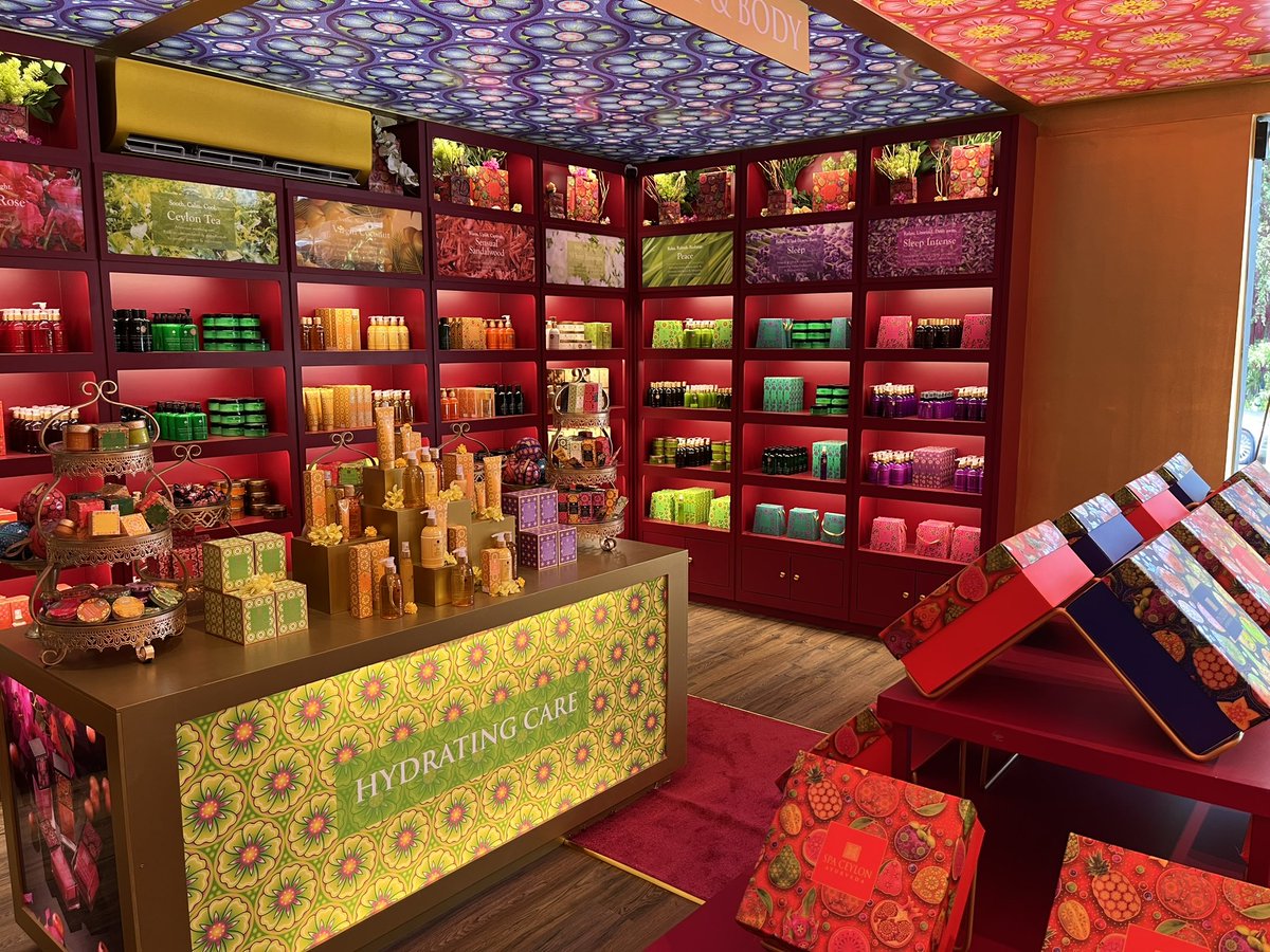 Ayubowan_stutti's tweet image. 今日Horton Placeにオープンしたばかりのスパセイロンに潜入！

とても美しい店内。

いつ見てもこの店の色彩感は素敵ですね！

#spaceylon 
#hortonplace