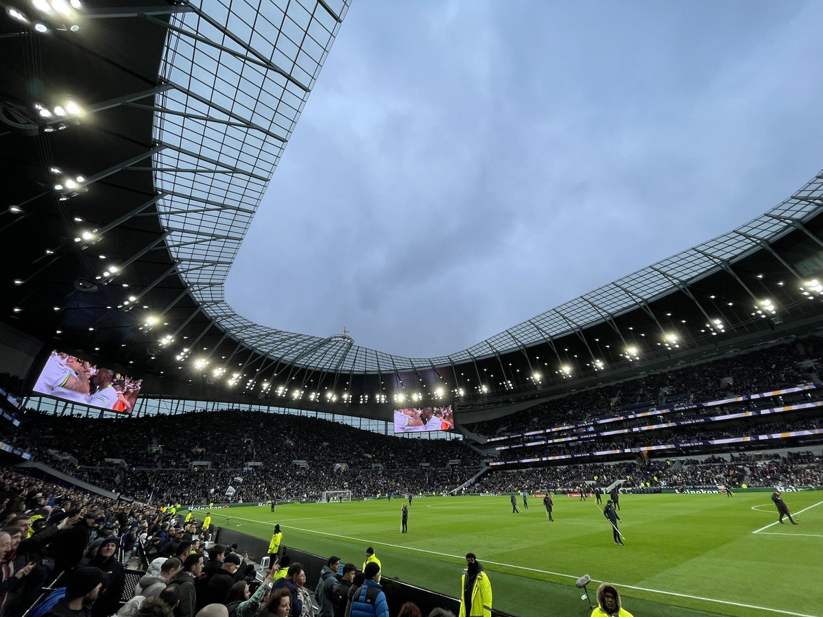 tom_fake's tweet photo. Spurs (a) #pompey https://t.co/uXinSKoe3Z