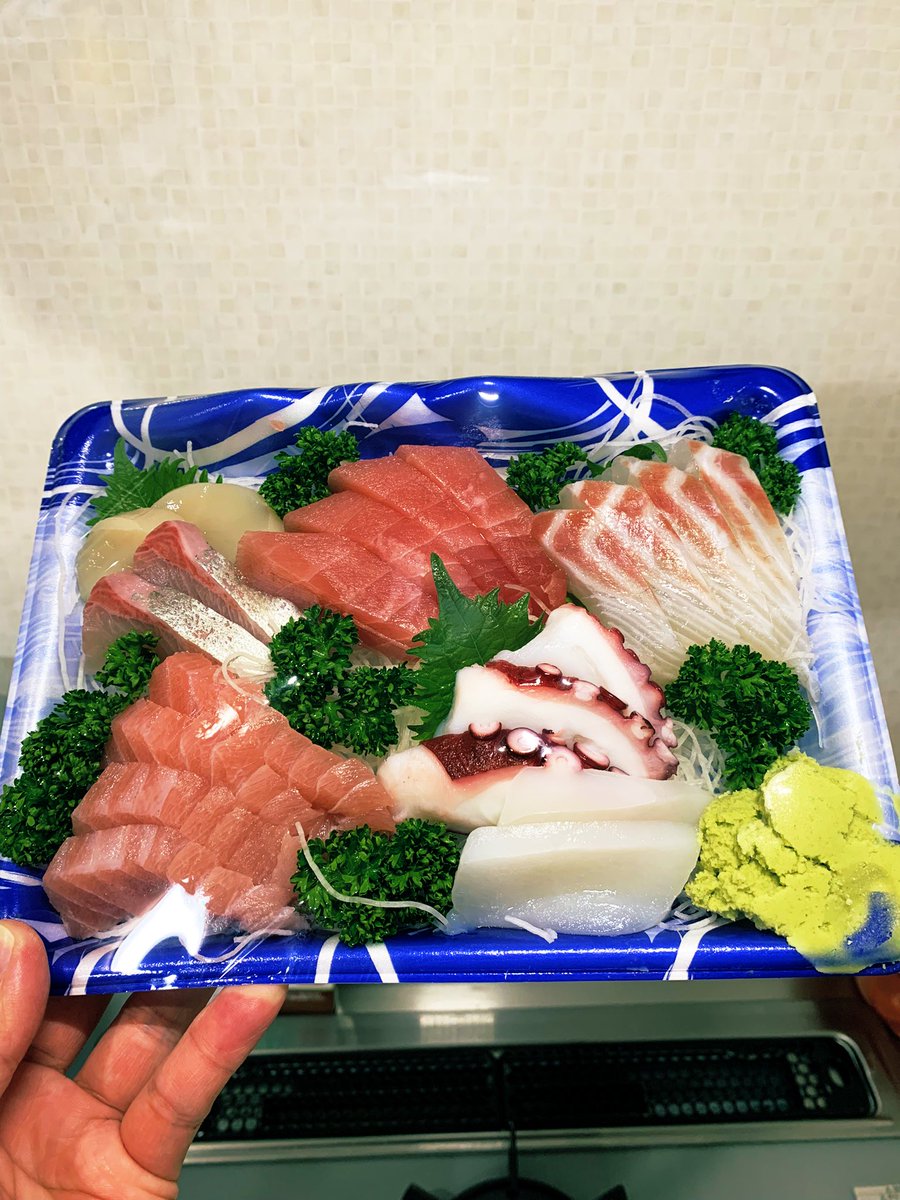 dappon7's tweet photo. 今年も美味しくいただきます♪#刺身屋くろさわ #刺身 #刺身盛り合わせ https://t.co/ryhL0Fwv4l