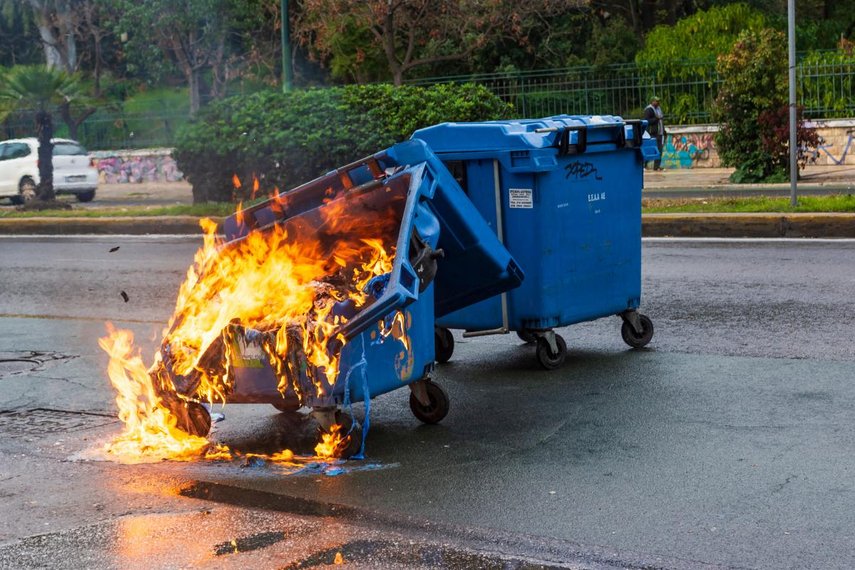 AllTrashPlanet's tweet photo. Fire https://t.co/pHBHT79o60