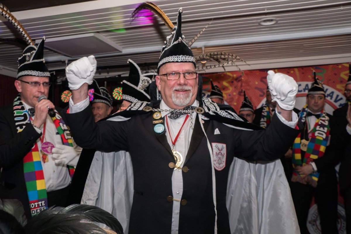 Vanavond is het weer zo ver. Prinsenbal van De Zotte Mulders ! Wie wordt de nieuwe prins? Of blijft Prins Motto de scepter zwaaien over de Mulders? Vanaf 20.00 in wijkcentrum de Waterhoef