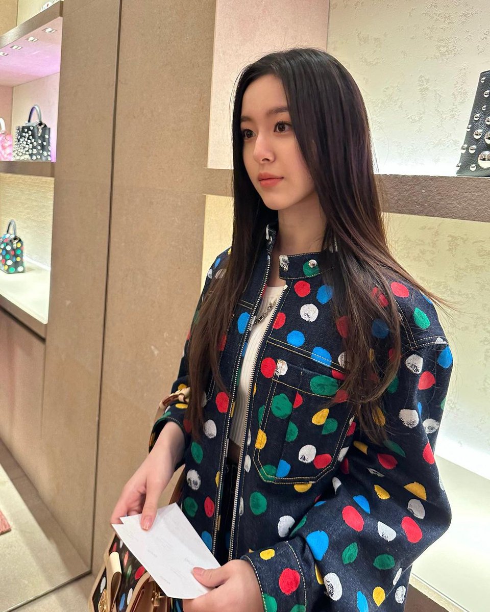 xiaohufan_'s tweet photo. Park Jihu's first post of 2023 ๐ฐ๐ธ
https://t.co/6eUELHrZXi
Louis Vuitton girl ๐ธ
Credits: @03_hu
#ParkJihoo #ParkJihu #๋ฐ์งํ #NamOnjo #AllOfUsAreDead #AllOfUsAreDeadS2 #OhInhye #LittleWomen #NetflixKorea #Netflix #TvN #TVING #TheSwoon #Cine21 #BHEntertainment https://t.co/orfUlIQYRr