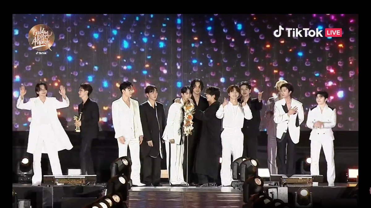 #SEVENTEEN wins 'Best Performance' Award at the 37th Golden Disc Awards today! Congratulations @pledis_17 

#세븐틴_골디_베스트퍼포먼스상
#SVT_GDA_BestPerformance