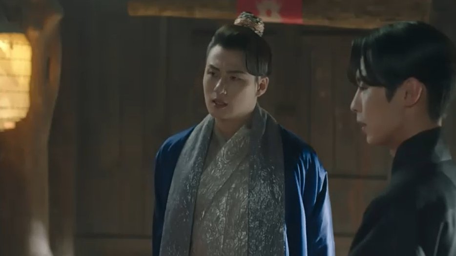 eun__xx__'s tweet photo. "Did she say a lot of things about me?"

"She always says "my husband" Now why are you upset? Does she have another man? Then an ex-lover? Then are u saying u might get abandoned? Wait here I'll ask about this situation to Buyeon."

He's like a love advisor😭
#AlchemyOfSouls2Ep9 https://t.co/vi308maD4y