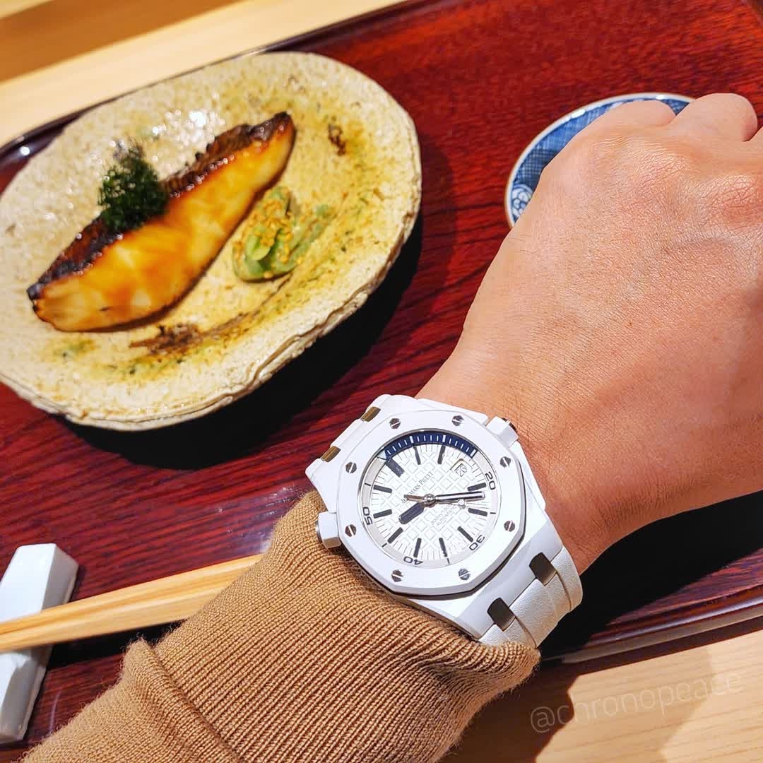 chronopeace's tweet photo. 白セラミックは夏も冬もいけて万能だわ。 White ceramic AP ROO diver in winter ain't that bad.
#15707cb #audemarspiguet #royaloak #オーデマピゲ #ロイヤルオーク #オーデマピゲロイヤルオーク #royaloakoffshore #ロイヤルオークオフショア #offshorediver #オフショアダイバー https://t.co/OQQhyFAAkx