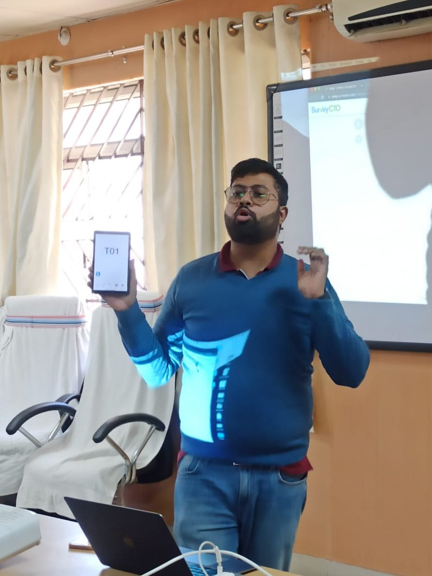 srmi_jharkhand's tweet photo. Wrapping up 3 days of rigorous training with mock runs of the survey questionnaire on #surveyCTO. The FIs will now move to the field locations for conducting the pilot for the next 2 days. #JharkhandMigrationSurvey https://t.co/UeWCDCaKkS