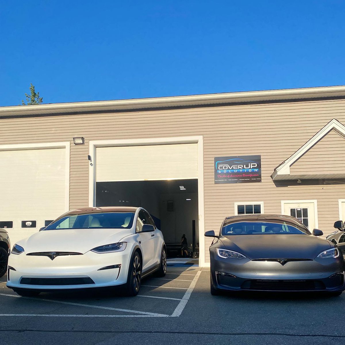 SolutionCover's tweet photo. What is better than S, X? 🤷🏽

These two sexy Teslas fully wrapped in xpel Stealth paint protection film! 😳

Give us a call to see how we can take your vehicle to the next level of protection and appearance.

#tesla #teslamodels #teslamodelx #sexy #xpel #xpelstealth #paintprot... https://t.co/Q2E7Tmilo6