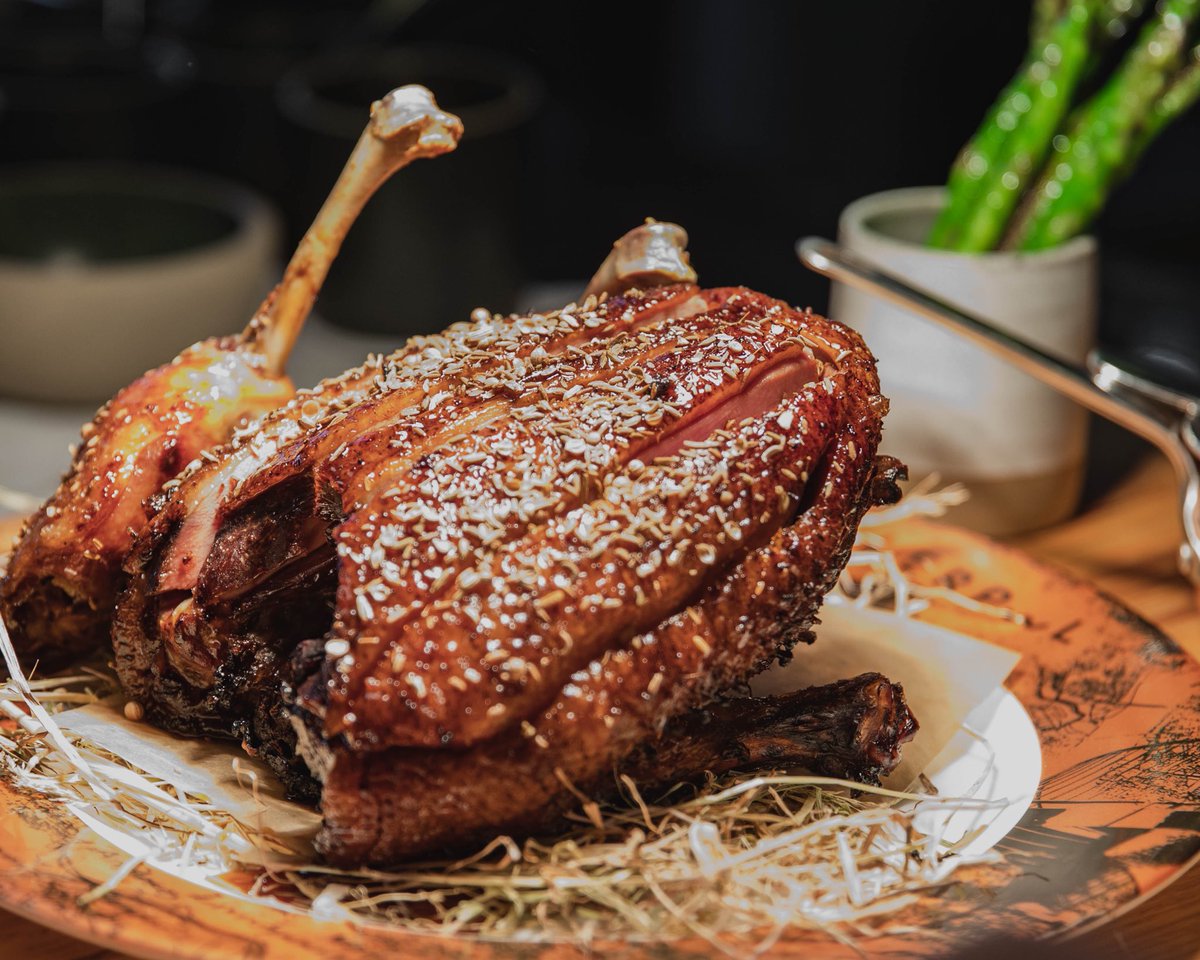 Unusually quiet for lunch tomorrow. Plenty of space, make the most of the availability and book in for the #sundaysharing Duck 

lerpwl.com 

#SundayRoast #Liverpool