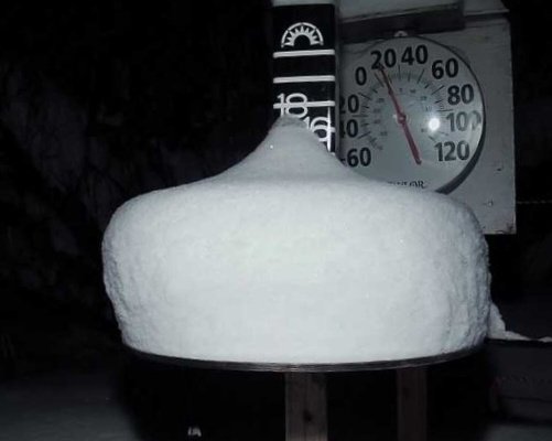 Sleeper storm! It snowed here all day yesterday and kept snowing another 4" inches overnight, piling up a total of 13" in 24 hours. Come and get it! sunlightmtn.com/the-mountain/l… #cowx  #liftlinesnotincluded #tellonlyyourbestfriends