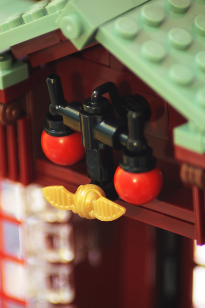 mau_mc8jk's tweet photo. Amenizando la espera de @HogwartsLegacy construyendo el set brutal del Callejón Diagon!!! @WBGamesSpain @LEGO_Group Sencillamente maravilloso!! https://t.co/FLLP7DURdB