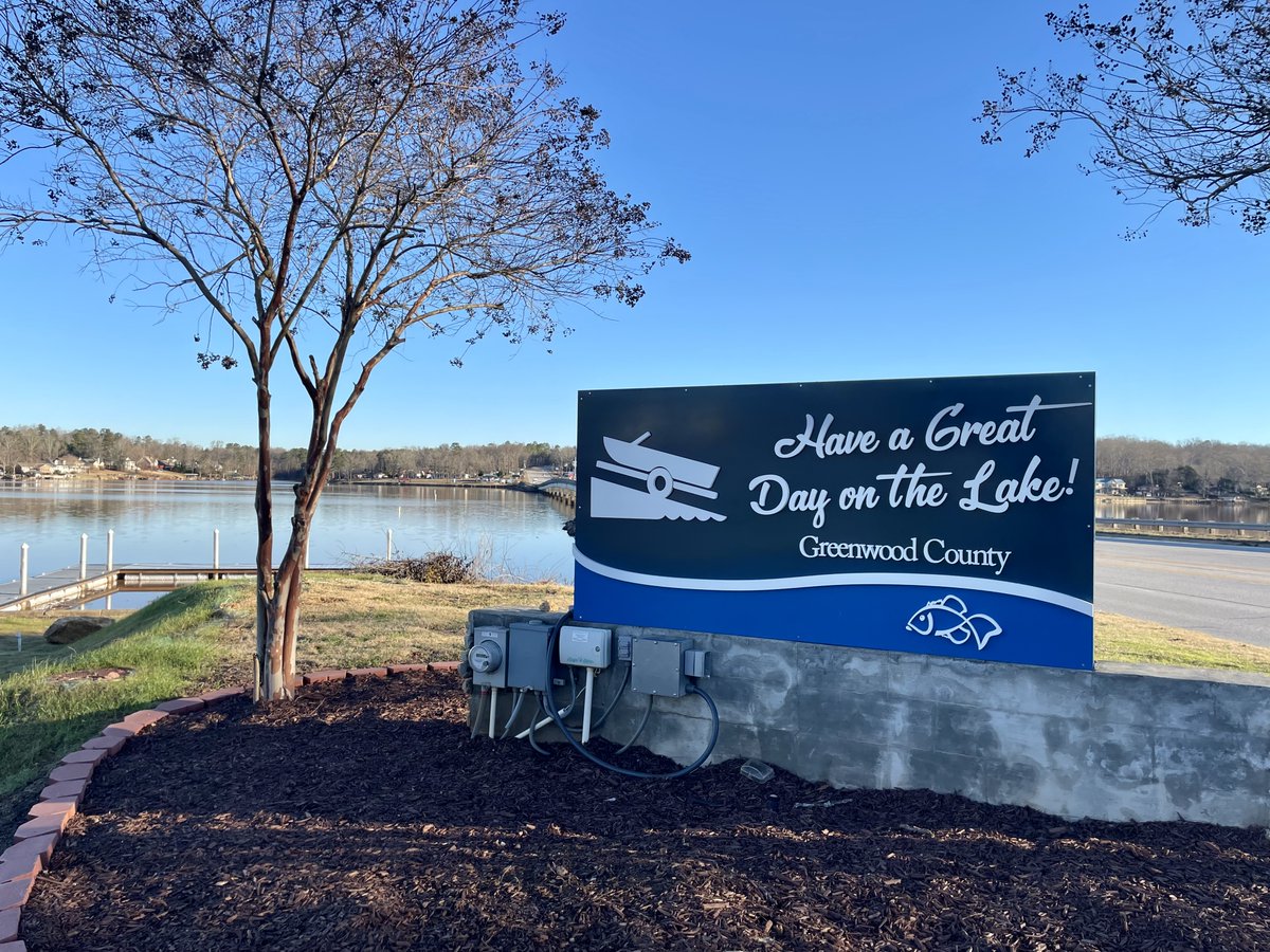 ScGwd's tweet photo. Greenwood County's new boat ramp is ready for you. The boat ramp beside Break on the Lake along Highway 72/221 enjoyed its official ribbon cutting in December. The boat ramp provides easy access to the lake & includes modern restrooms, ample parking, & a covered picnic shelter. https://t.co/yDbebOagED