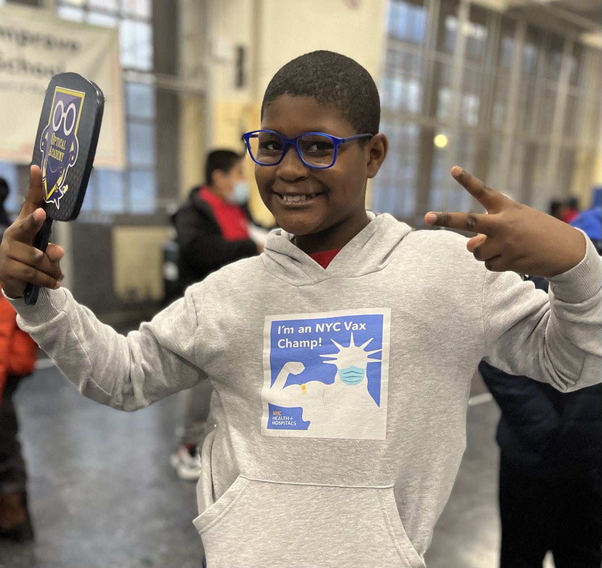 opticalacademy1's tweet image. Our student here is saying  ✌🏼 peace out ✌🏼 to his struggle to learn!! With his brand new glasses he can finally see the board &amp;amp; read his textbooks! That’s what we are all about, helping all students to be the best they can be with the vision care they need. 💙   #opticalacademy
