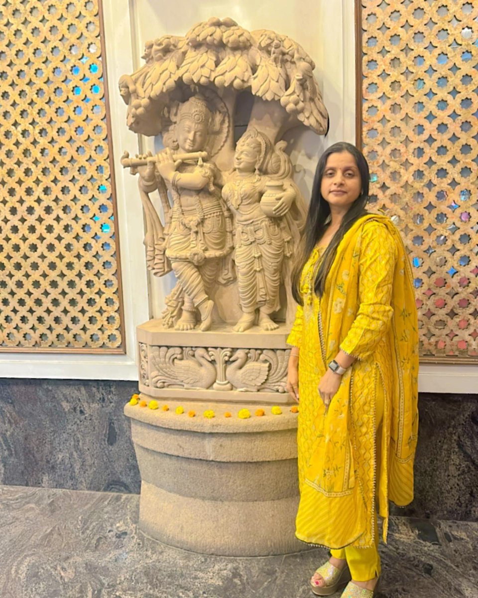 purnita_p's tweet photo. बहुत कम लोग जानते हैं कि वह बहुत कम जानते है।
#राधाकृष्ण #humanswithhumanity #faith #care #simplycity #compassion #kindness #empathy #humanity #selflove #purnitapandagle #pp #nagpur #mumbai #indian https://t.co/dcY2dGBsvD